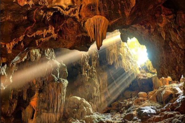 Sung Sot (Surprise) Cave of Halong Bay